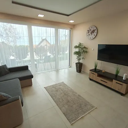 Apartment Kisterasz *