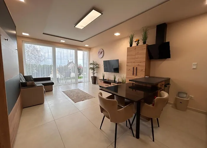 Kisterasz דירה *